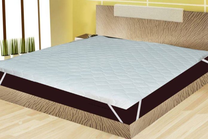 SafeRest Queen Size Waterproof Mattress Protector