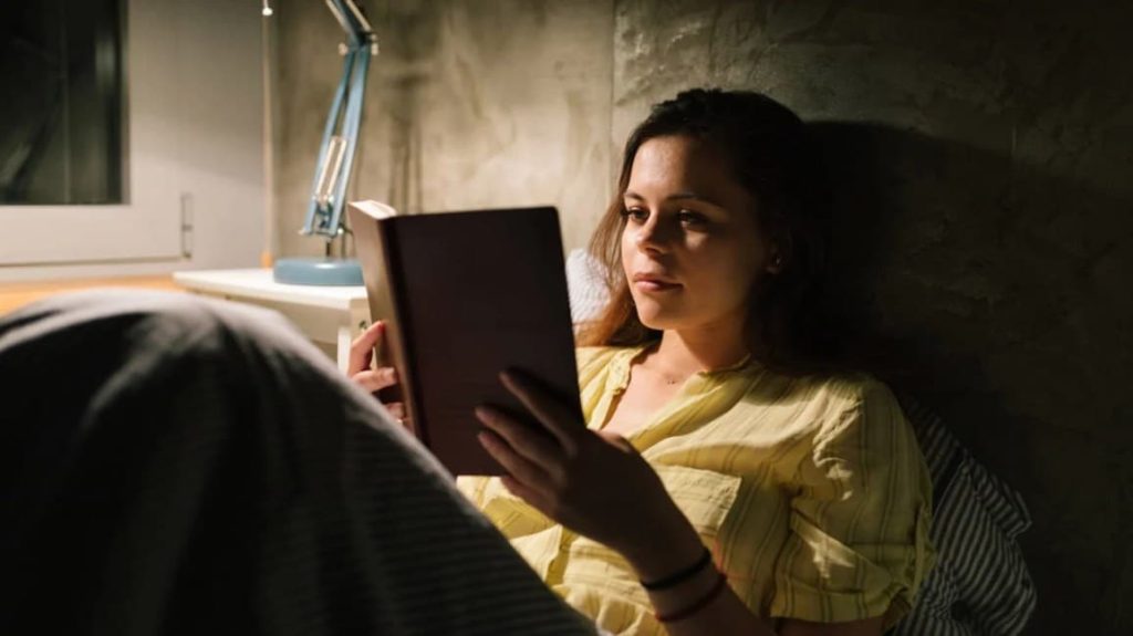 Does Reading Before Bed Help With Sleep? Does Reading Before Bed Help With Sleep?