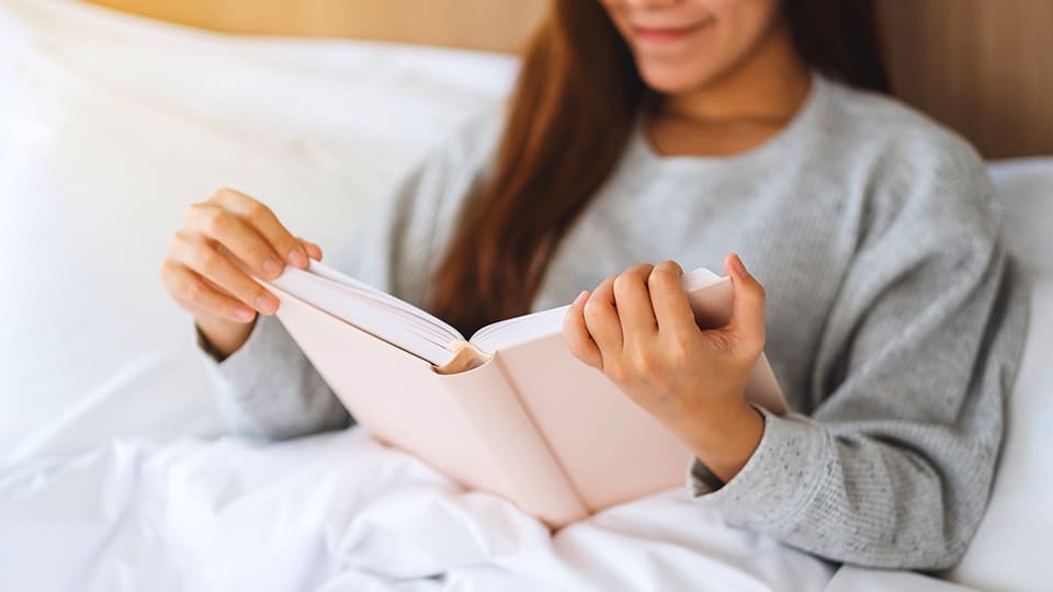 does reading before bed help with sleep 4