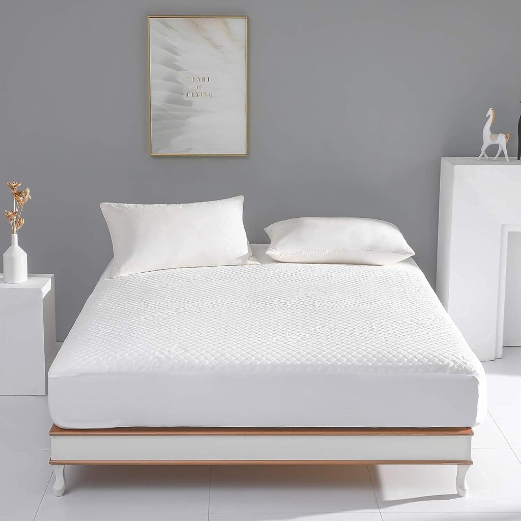 King Size Waterproof Mattress Protector Rayon from Bamboo Cooling Fitted Mattress Pad Cover with Deep Pocket Up to 18